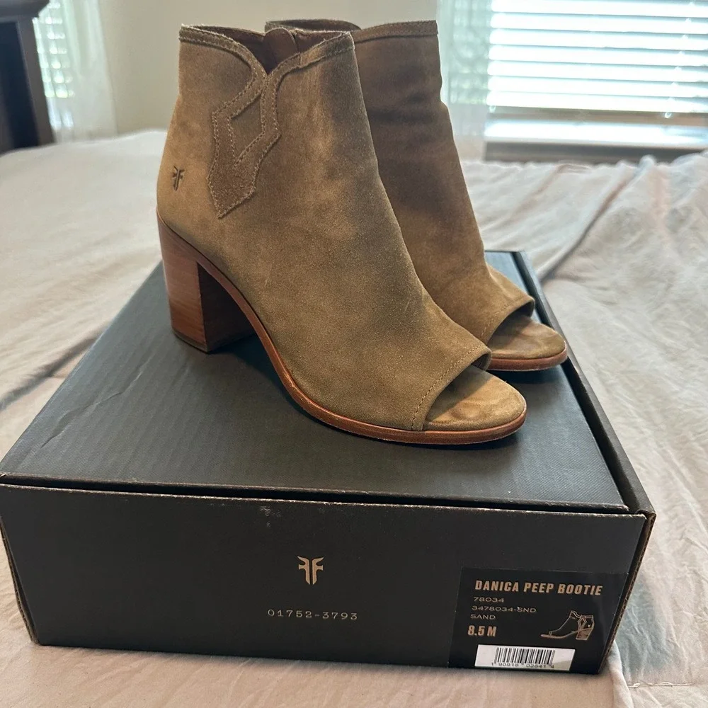 Frye Danica Peep Bootie Sand Suede Open Toe Ankle Boots 78034 8.5 M - Picture 1 of 7